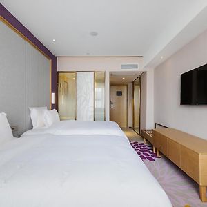 Deluxe Twin Bed Room